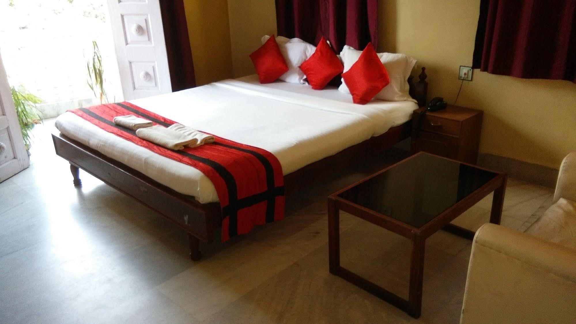 New Hotel White Palace Kalküta Dış mekan fotoğraf